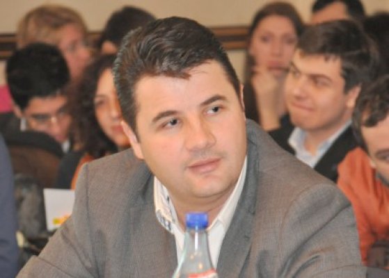 Consilierul PDL Iustin Roman: 